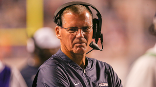 Randy Edsall Storms Out Of Press Conference After Reporter Dares To Ask About UConn's Shitty Defense